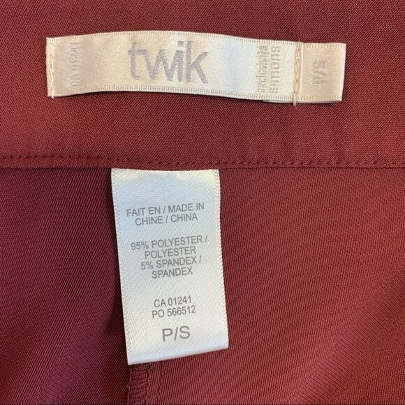 TWIK NWT Maroon Burgundy Frill Ruffle Hem Shorts Size Small - Picture 6 of 11